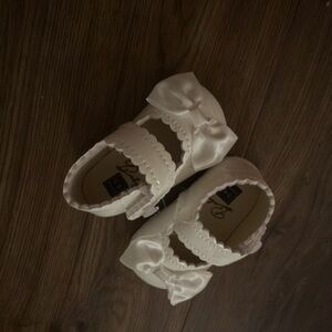 Elegant White Kids Shoes with Bows